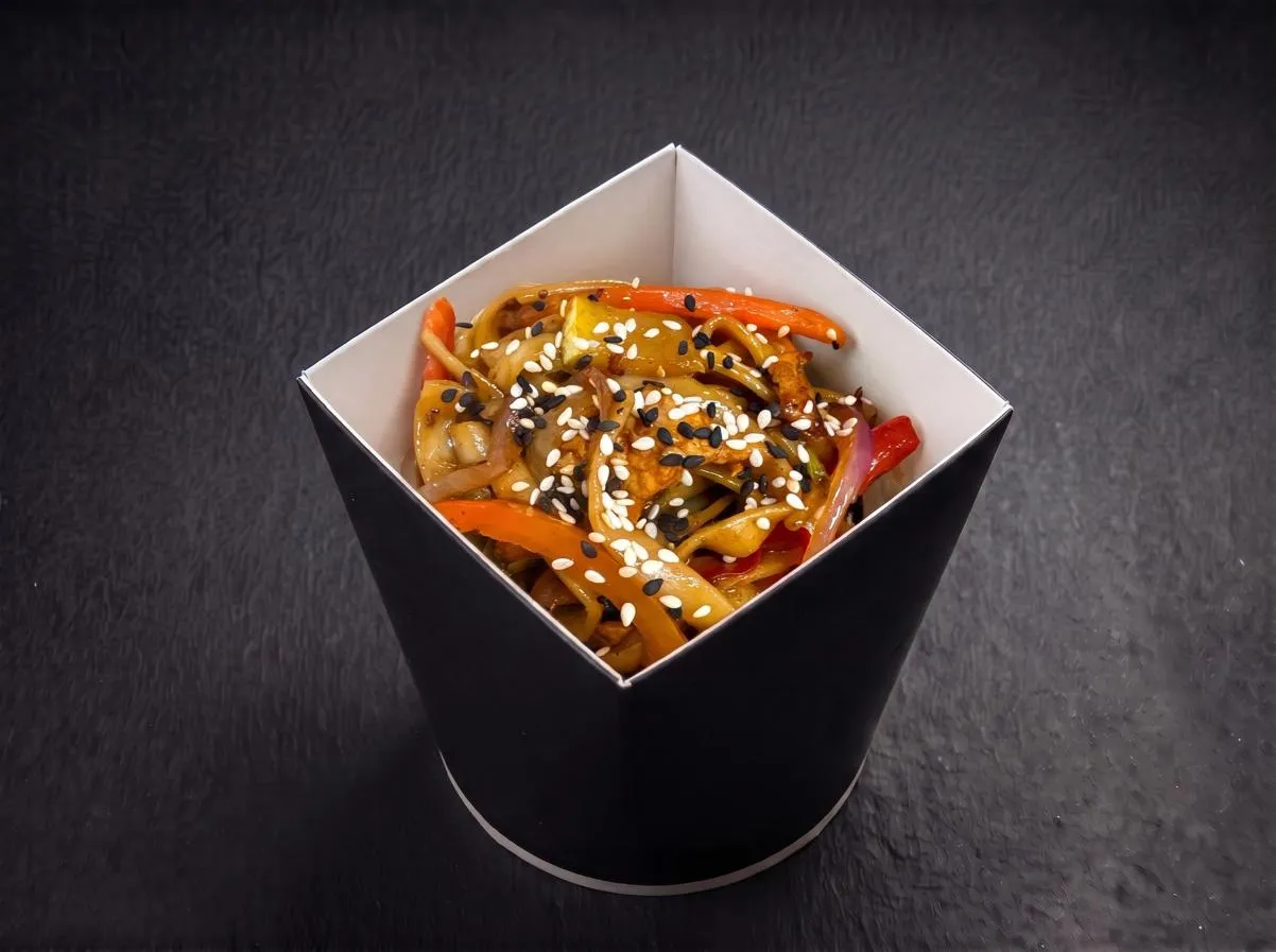 Wok с курицей в соусе терияки